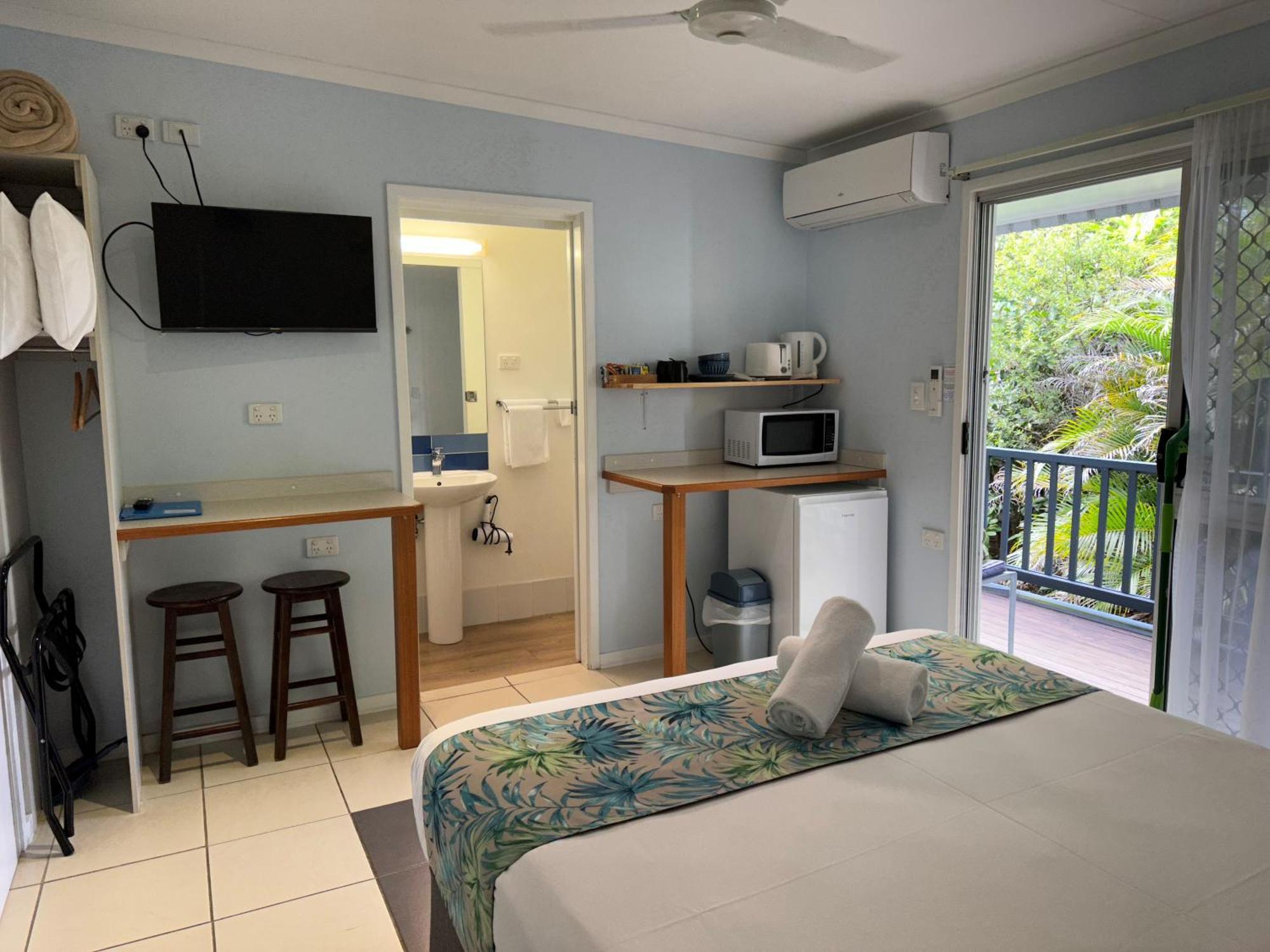 Cardwell Beachfront Motel Exterior photo