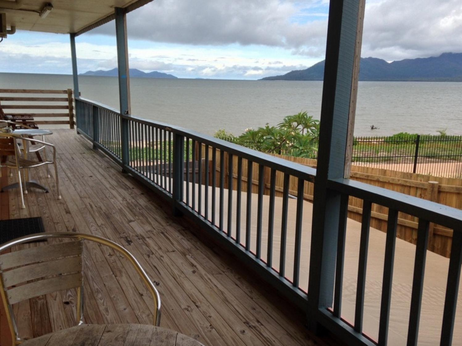 Cardwell Beachfront Motel Exterior photo